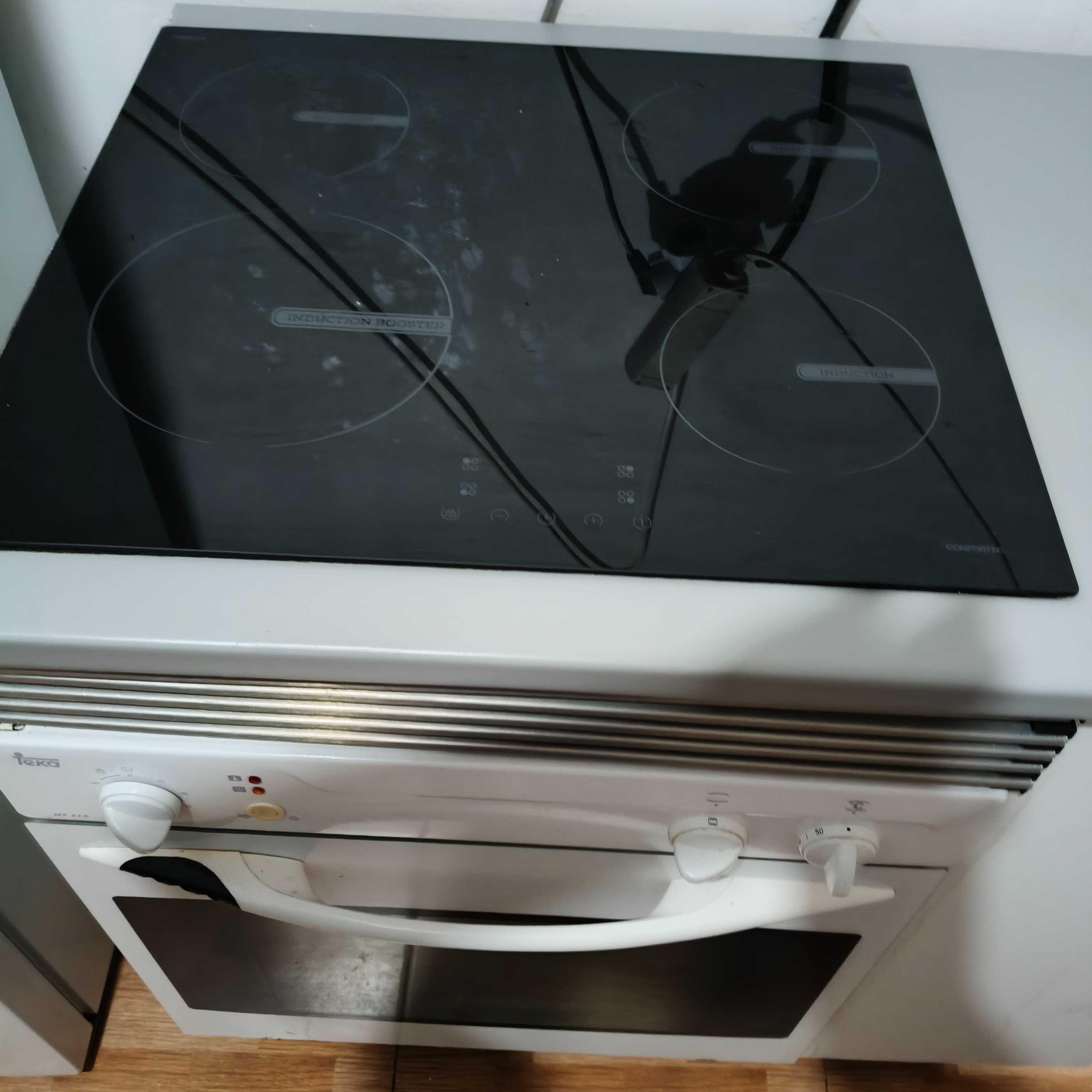 Vendo placa de fogão elétrico e frigorífico tudo em perfeito estado