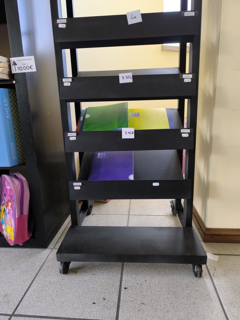 Expositor de cadernos ou livros