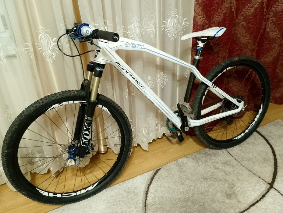 Карбоновий велосипед Mondraker