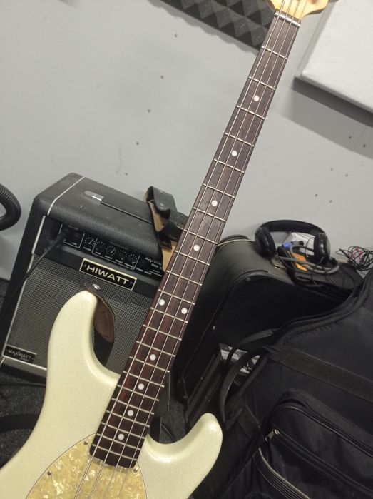 Бас гітара Ernie ball Music Man Sterling Sparkle white 4 bass USA