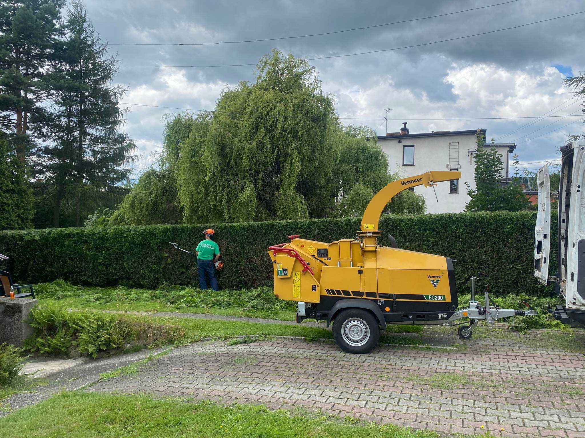 Usługi Ogrodnicze: Przycinanie Żywopłotów, Tuji, Krzewów i Drzew