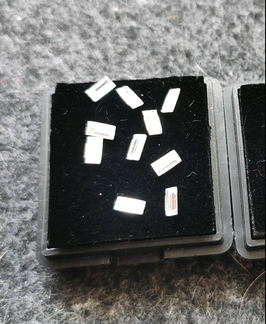 Муассанит 2*4мм, 0.1ct цвет D, огранка "багет", лабораторный бриллиант