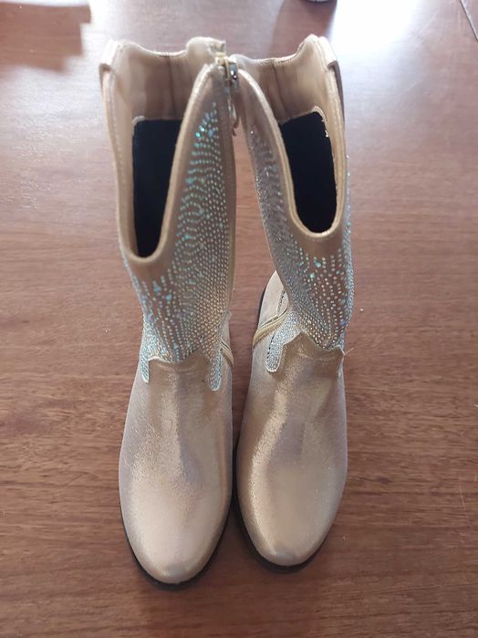 Botas tam.36 com brilhantes para menina