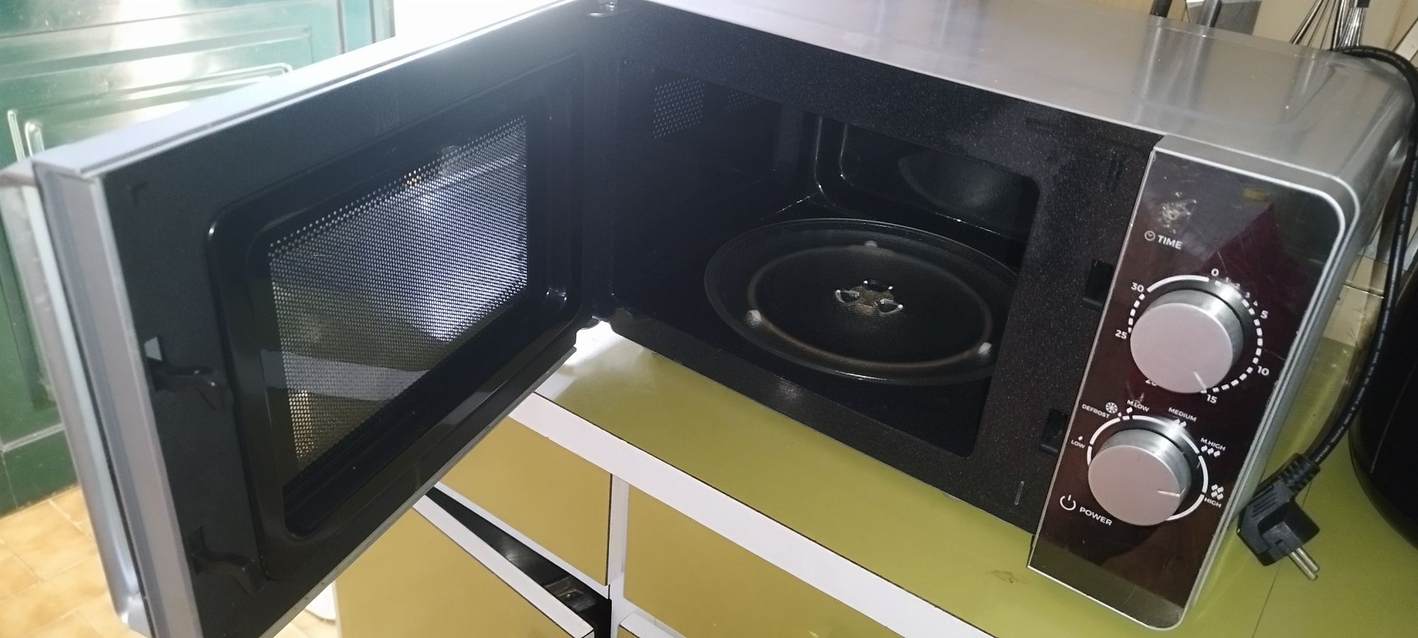 Microondas quase novo!!