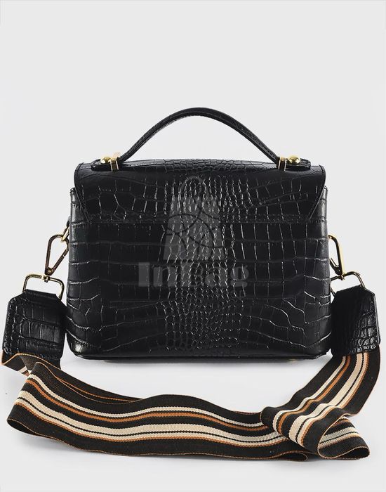 Чорна сумочка з натуральної шкіри