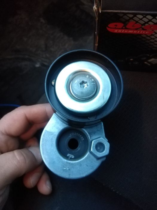 Натяжитель ремня