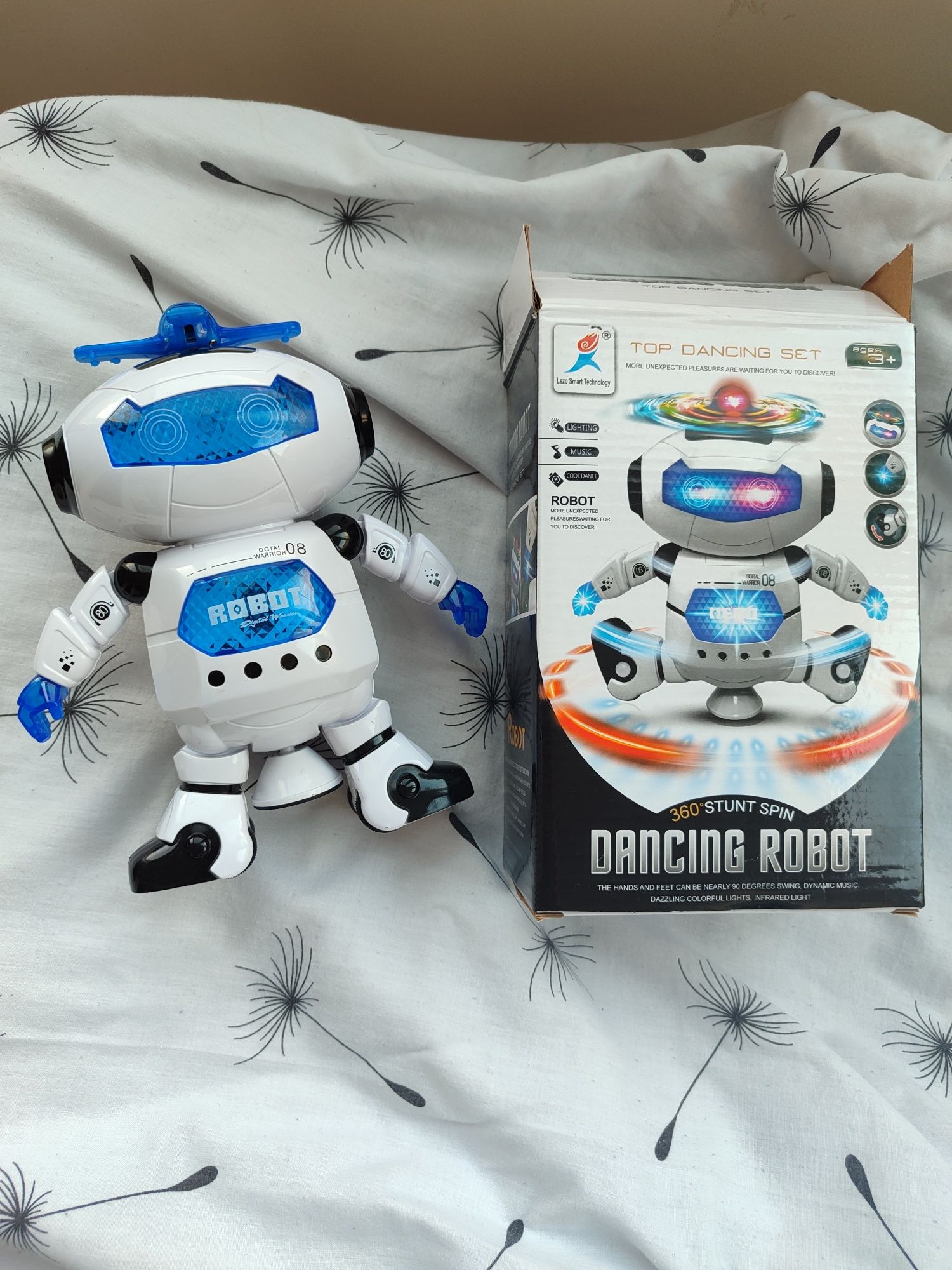 Іграшка робот танцюючий, крутиться