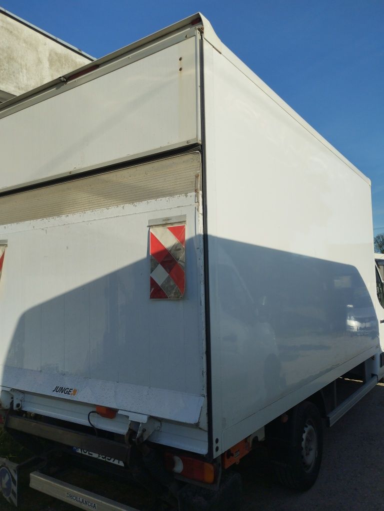 Wypożyczalnia busów dostawczych kontener z windą chłodnia