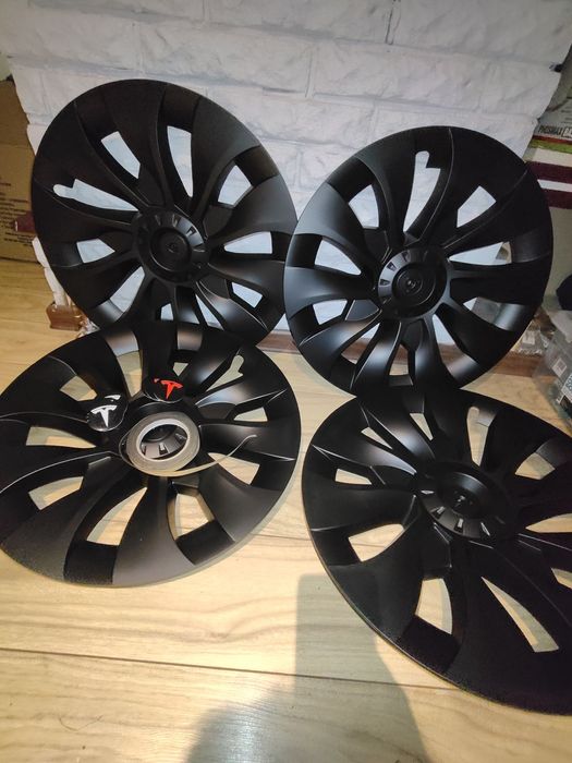 Kołpaki Tesla Model 3 Zestaw 4 18-calowych obręczy kół Uberturbine na