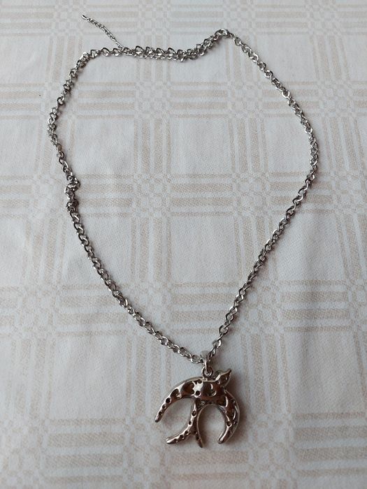 Naszyknik z zawieszką ptakiem