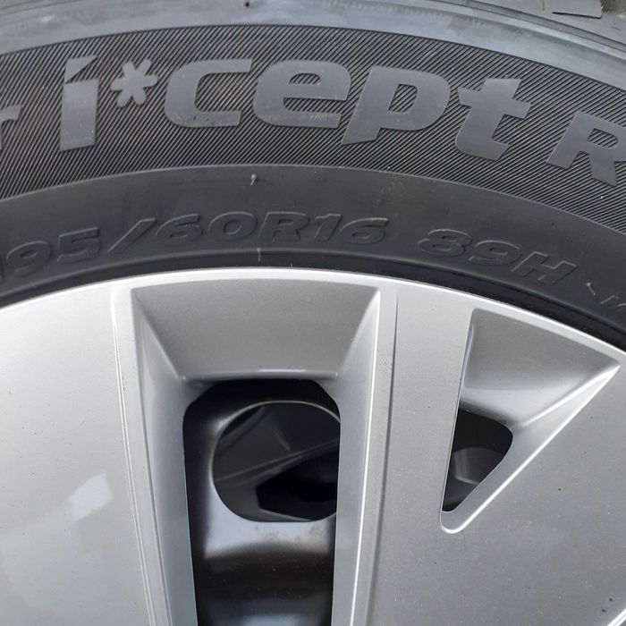 Nowe opony zimowe 195/60R16 na felgach stalowych VW 6x16  5x100  et 35