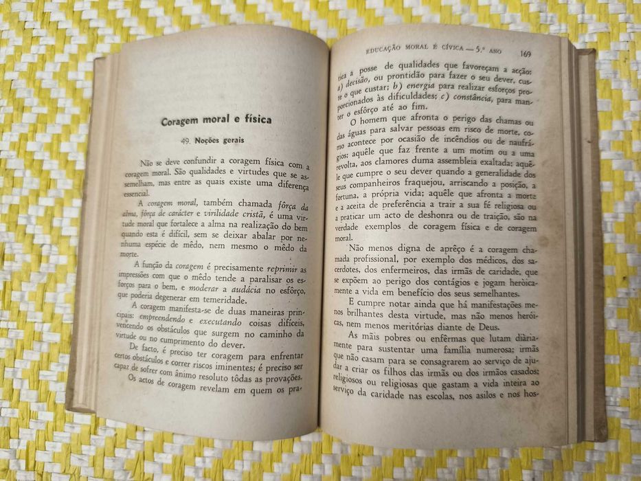Compêndio de Educação Moral e Cívica – 
José de Almeida Correia, Dr.