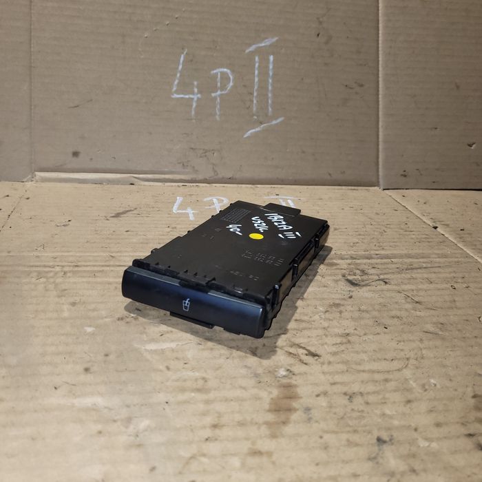 Uchwyt na kubek na napoje seat ibiza III 2003r uszkodzony