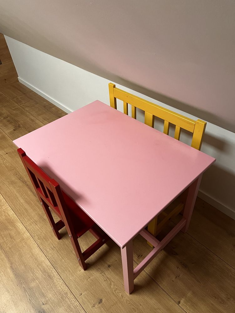 Stolik biurko ławeczka krzesełko zestaw