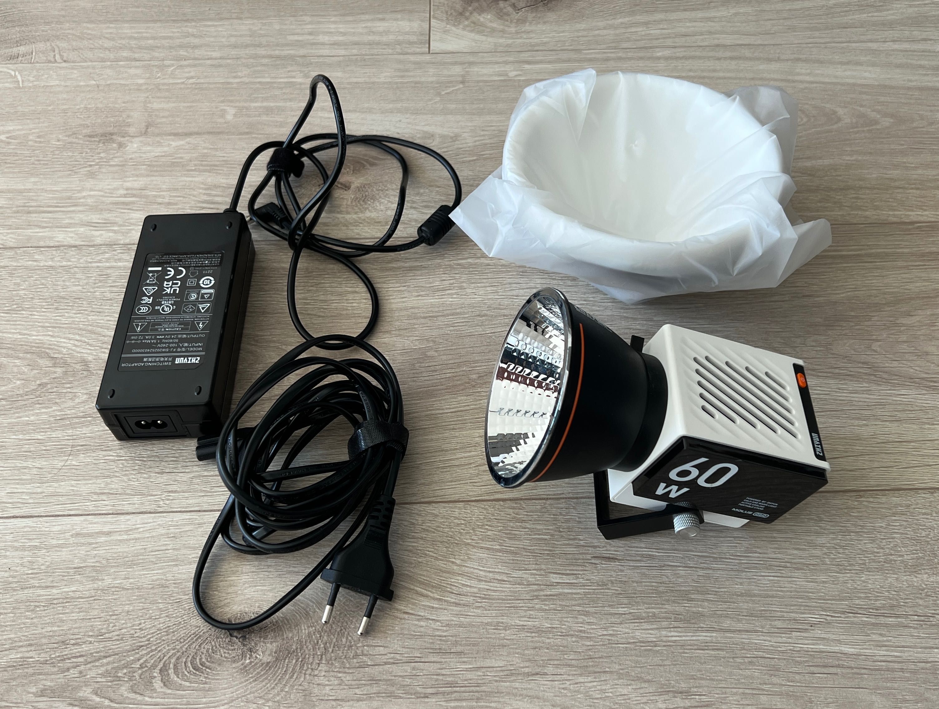 Lampa Zhiyun Molus G60 cob + mini dyfuzor