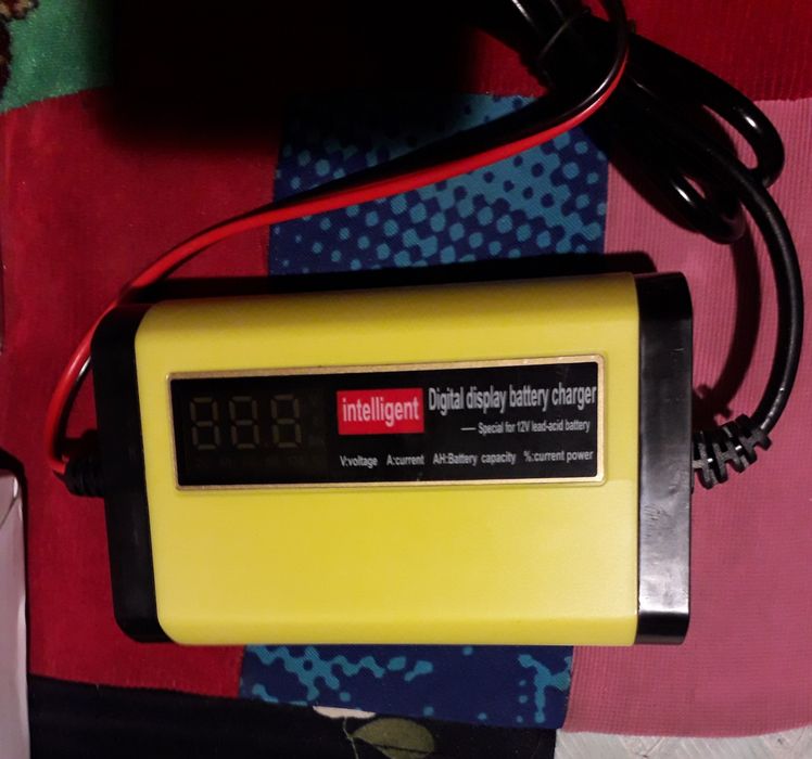 Зарядний пристрій для авто 12В