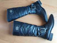 Botas cano alto Em Pele