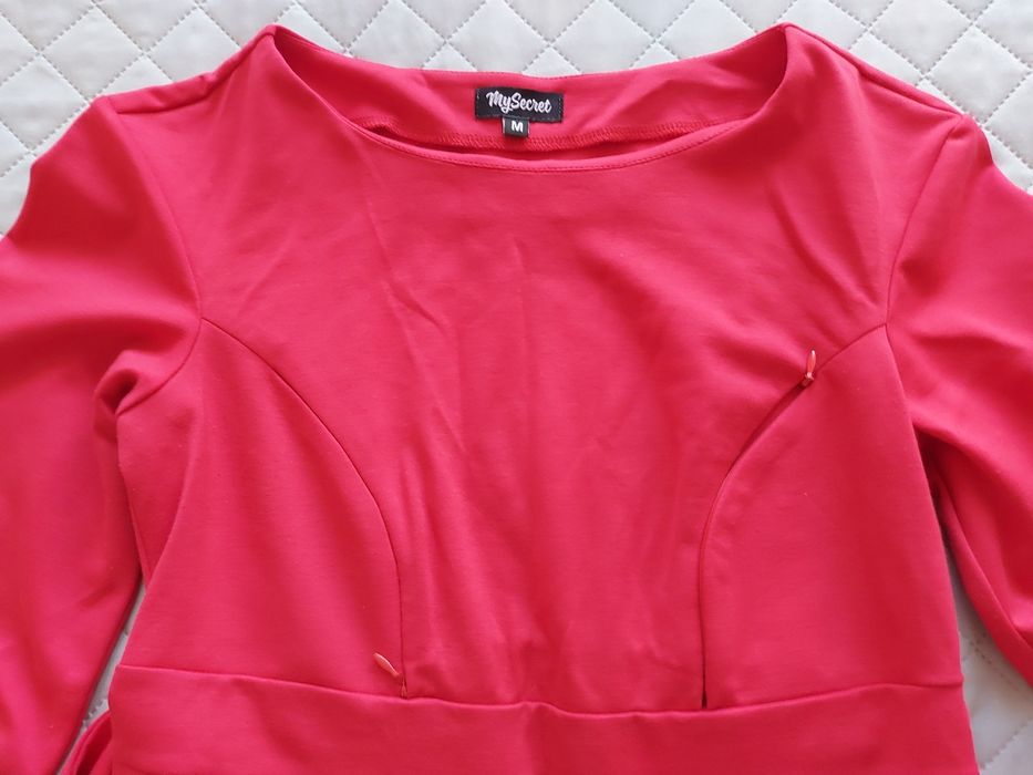 Сукня для вагітних та годуючих жінок