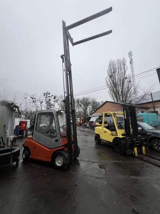 Навантажувач Тойота.  35