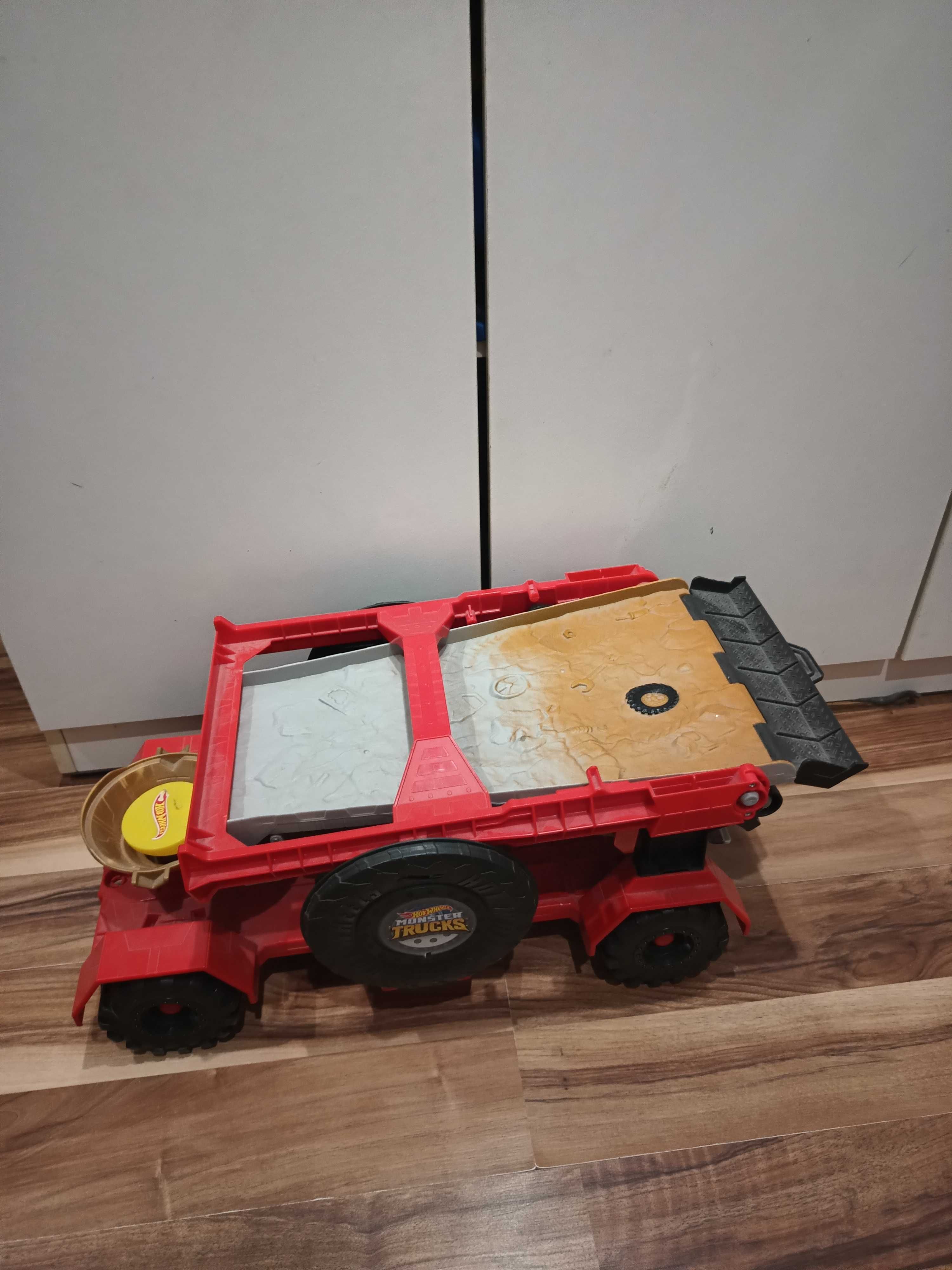Hot wheels Monster Truck Mega naczepa z rampą