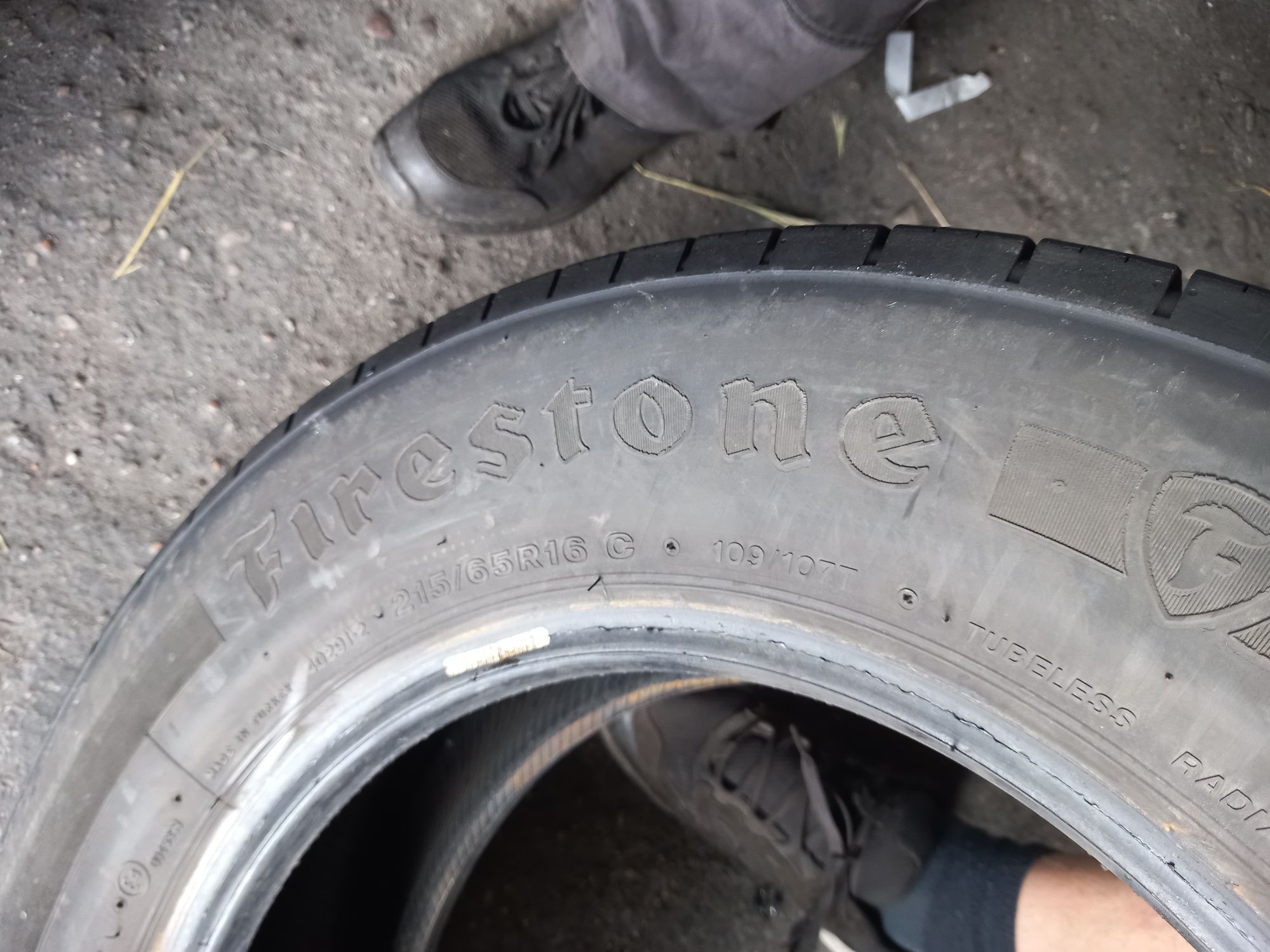 Opony używane 215/65/16c Firestone 2x6 mm 2021