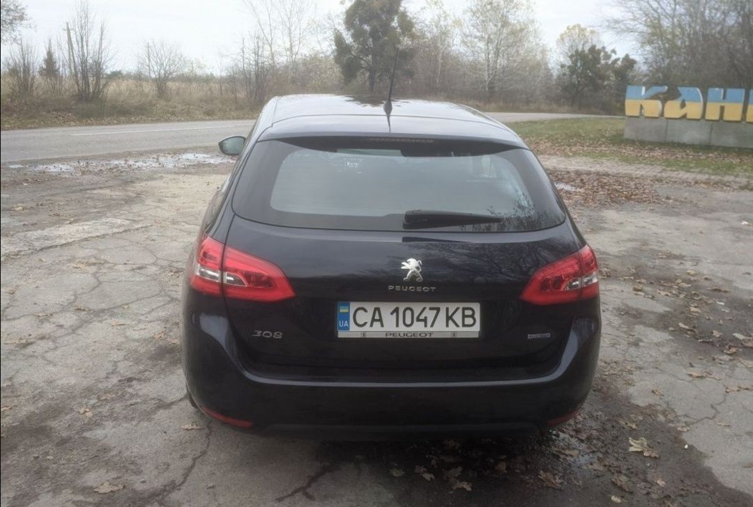 Peugeot 308 в кузові T9