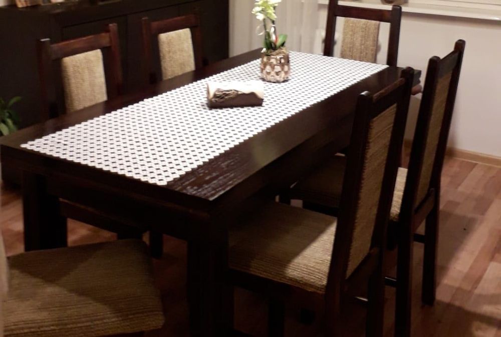 Stół do Salonu lub jadalni 160/80 i 10 krzeseł.