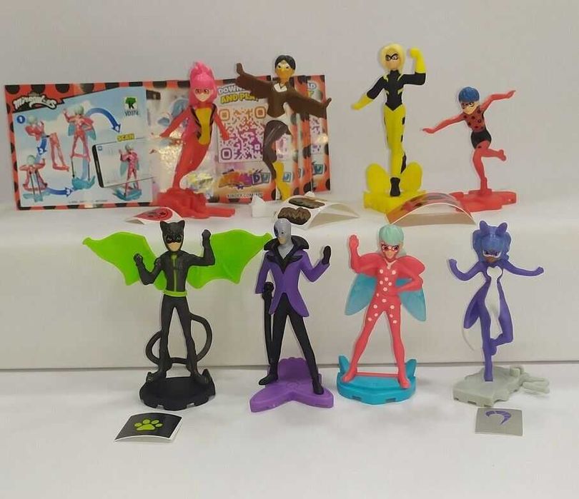 Lote Nº3 Kinder Bonecos