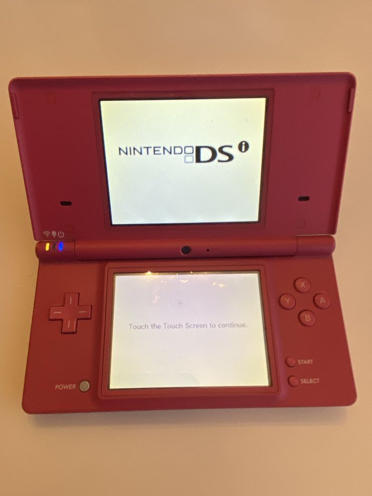 Konsola Nintendo DSi 8GB i z grami