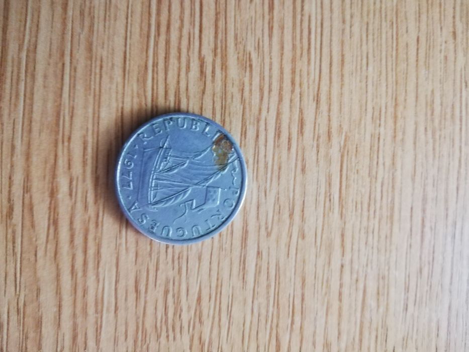 Moeda 5 escudos 1977