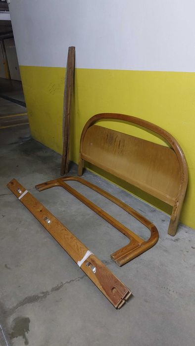 Quarto (cama + mesinha + móvel)