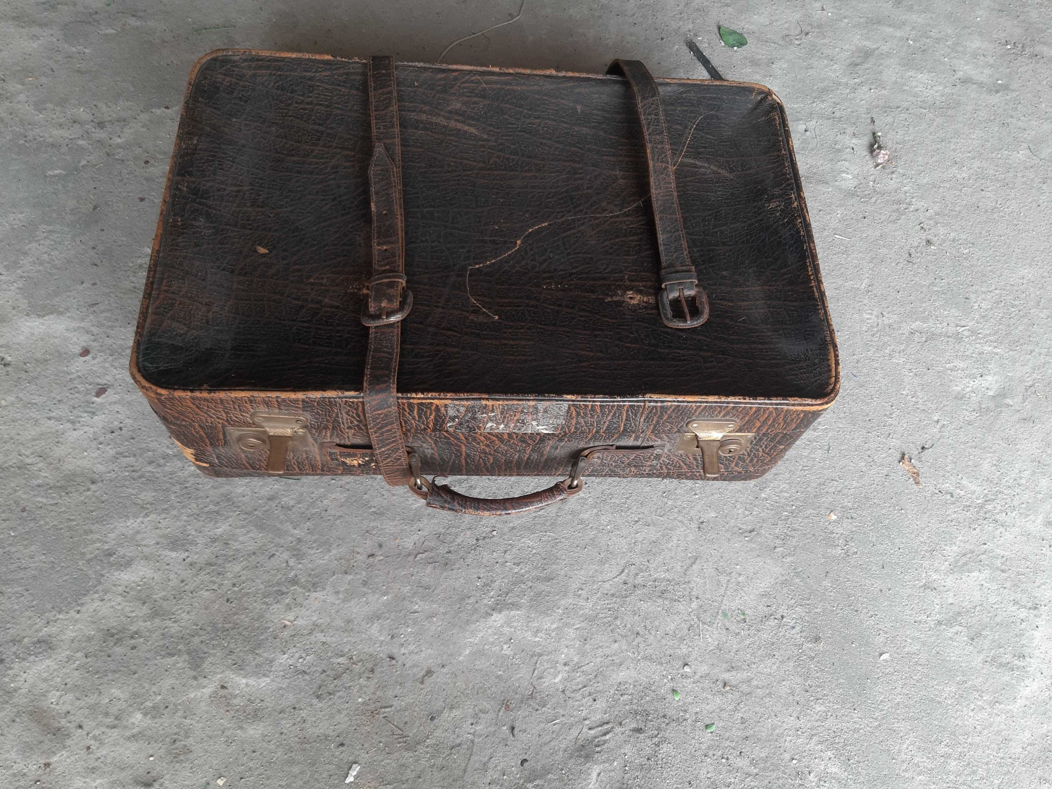 walizka stara z strychu prababci wymiar 60 cm X 40 cm X 9 cm
