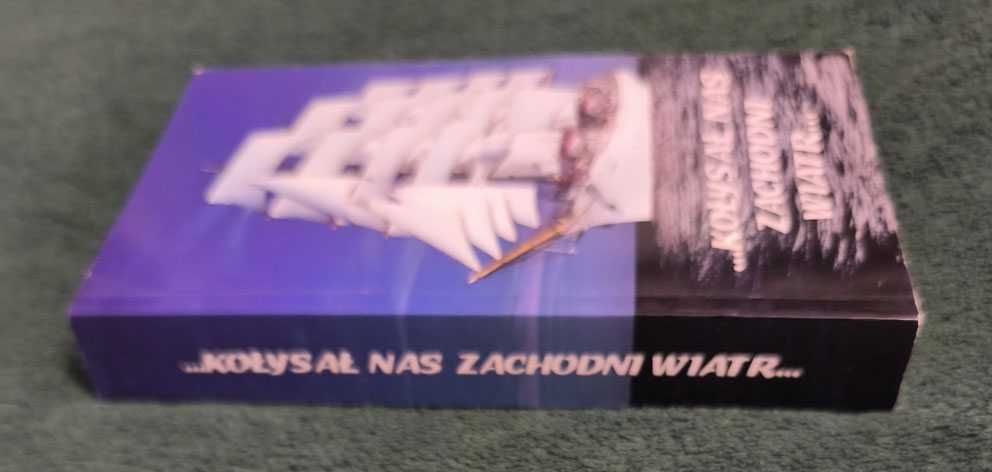 "Kołysał nas zachodni wiatr" opracowanie Adam Weintrit, śpiewnik szant