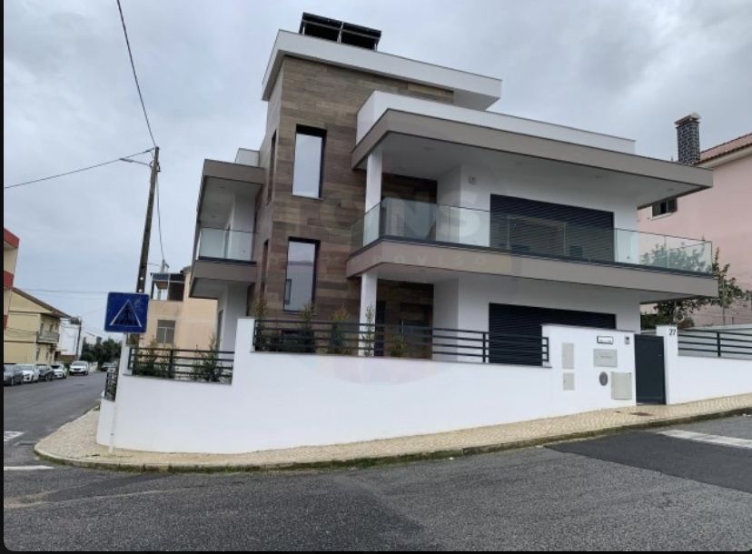 Moradia  T4 para venda sta iria da azoia   ,