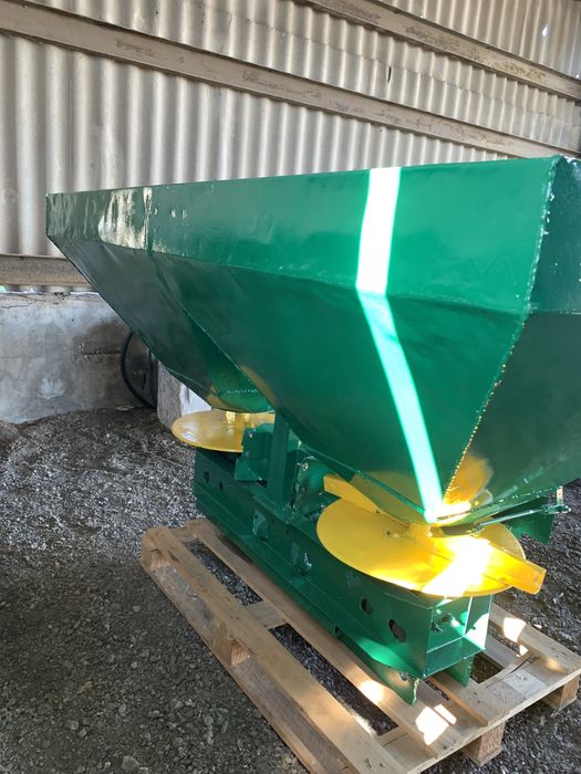 Розкидач добрив  Мвд-1000, МВУ, РМД -1000