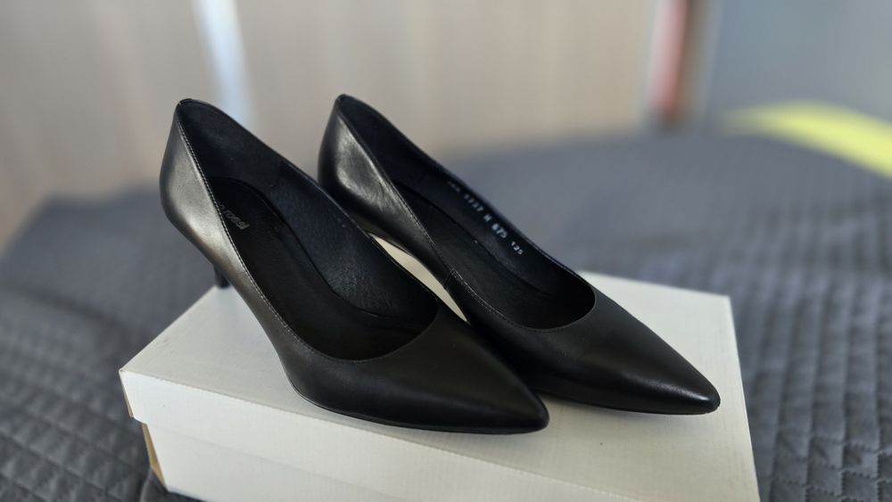 Szpilki Gino Rossi r.38,5