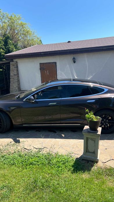 Tesla model S 60кВт 2013