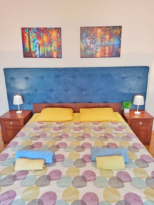 Комплекти постільної білизни та рушники  в ідеальному стані