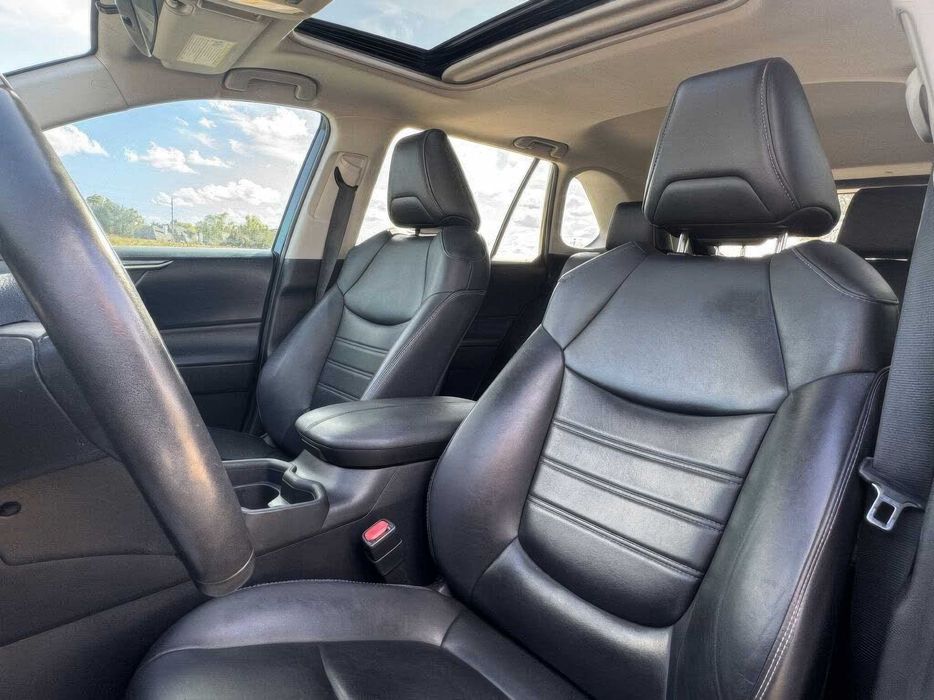 Toyota RAV4 XLE Premium      2019