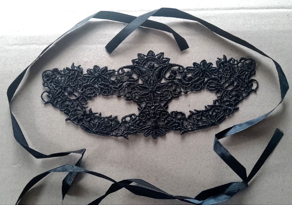 Нова мереживна маска карнавальна