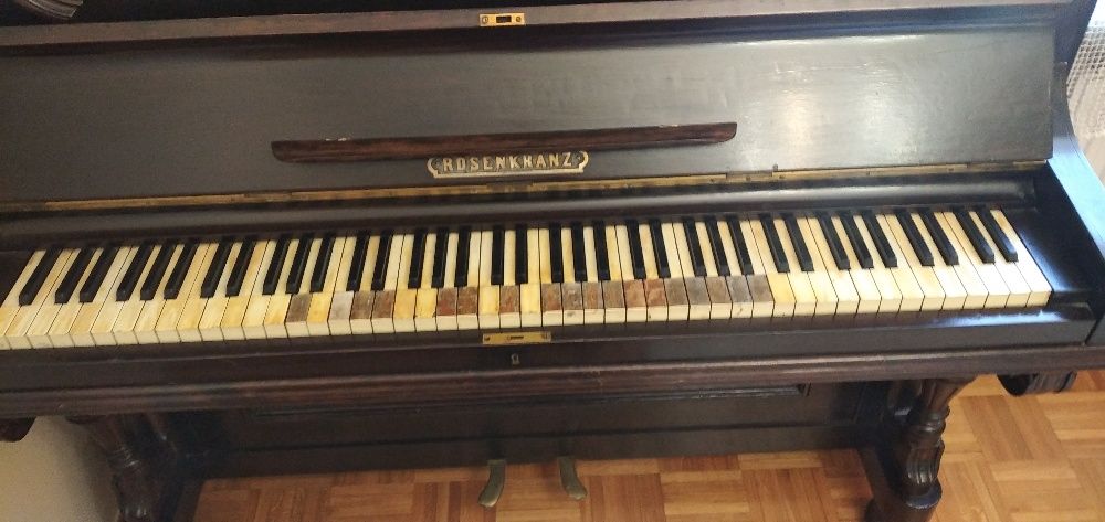 Zabytkowe pianino firmy Rosenkranz