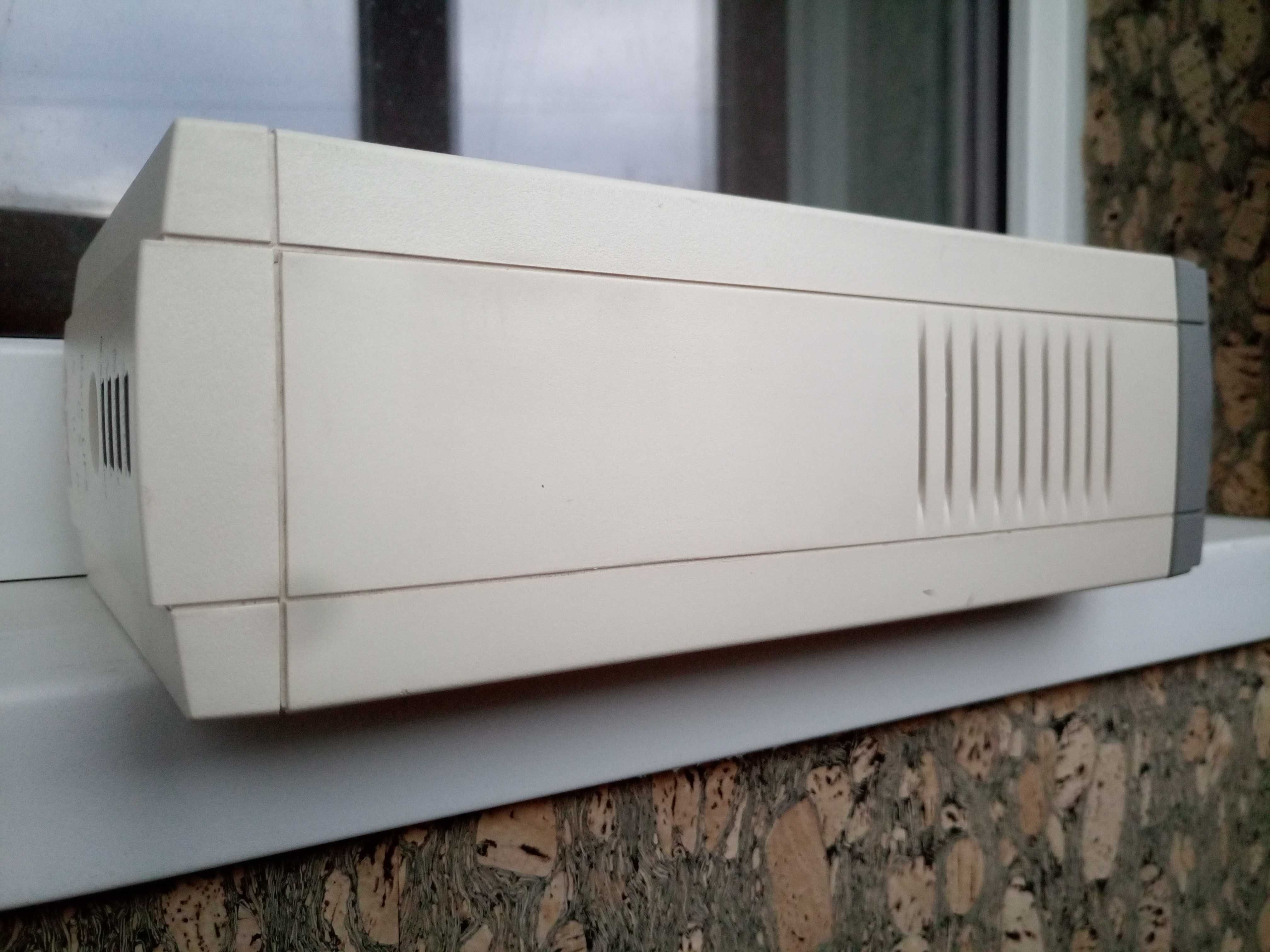 APC Back-UPS CS 500, джерело безперебійного живлення