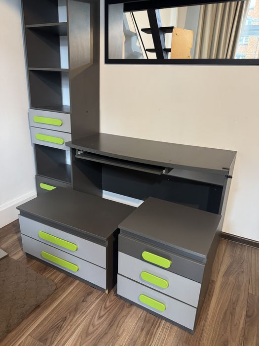 Zestaw mebli młodzieżowych.