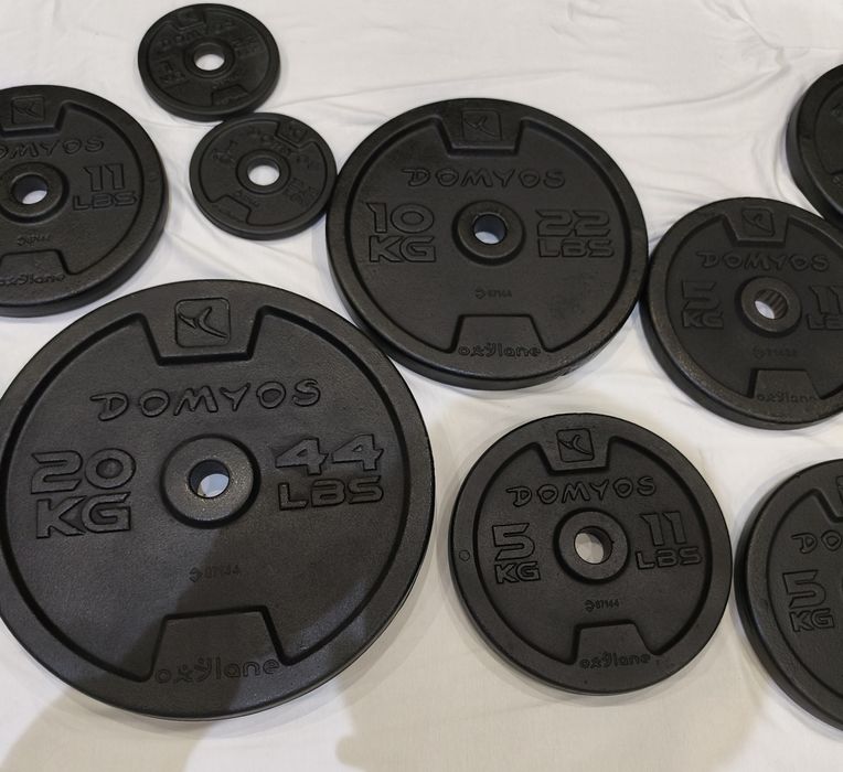 140kgs discos+ barras de musculação