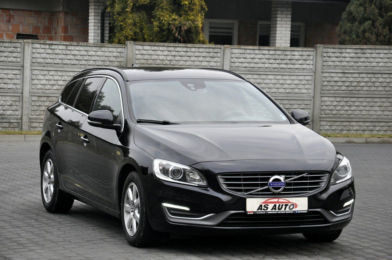 Volvo V60 2,0D4 181KM Momentum/Ledy/Xenon/Skóry/Navi/PDC/Serwis/GwArAnCjA
