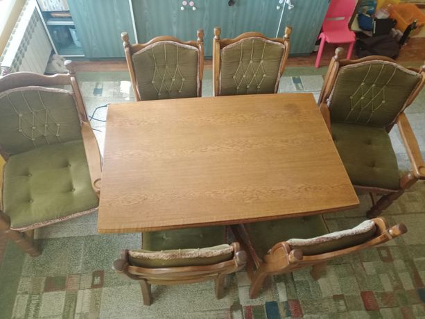 Sprzedam stół plus krzesła