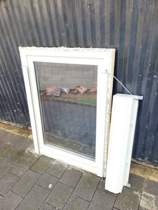 Okno z roletą zewnętrzną