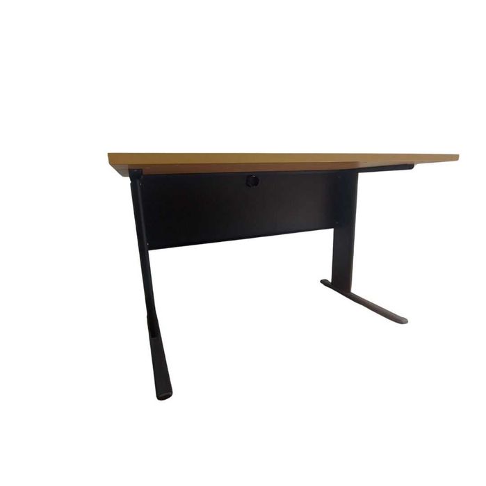 Secretárias com tampo folheado e estrutura em ferro