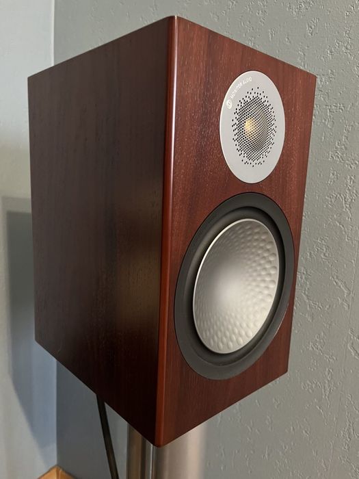 Продам акустику Monitor Audio Silver 100 6G