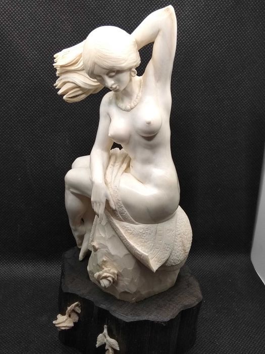 Статуетка слоновий бівень